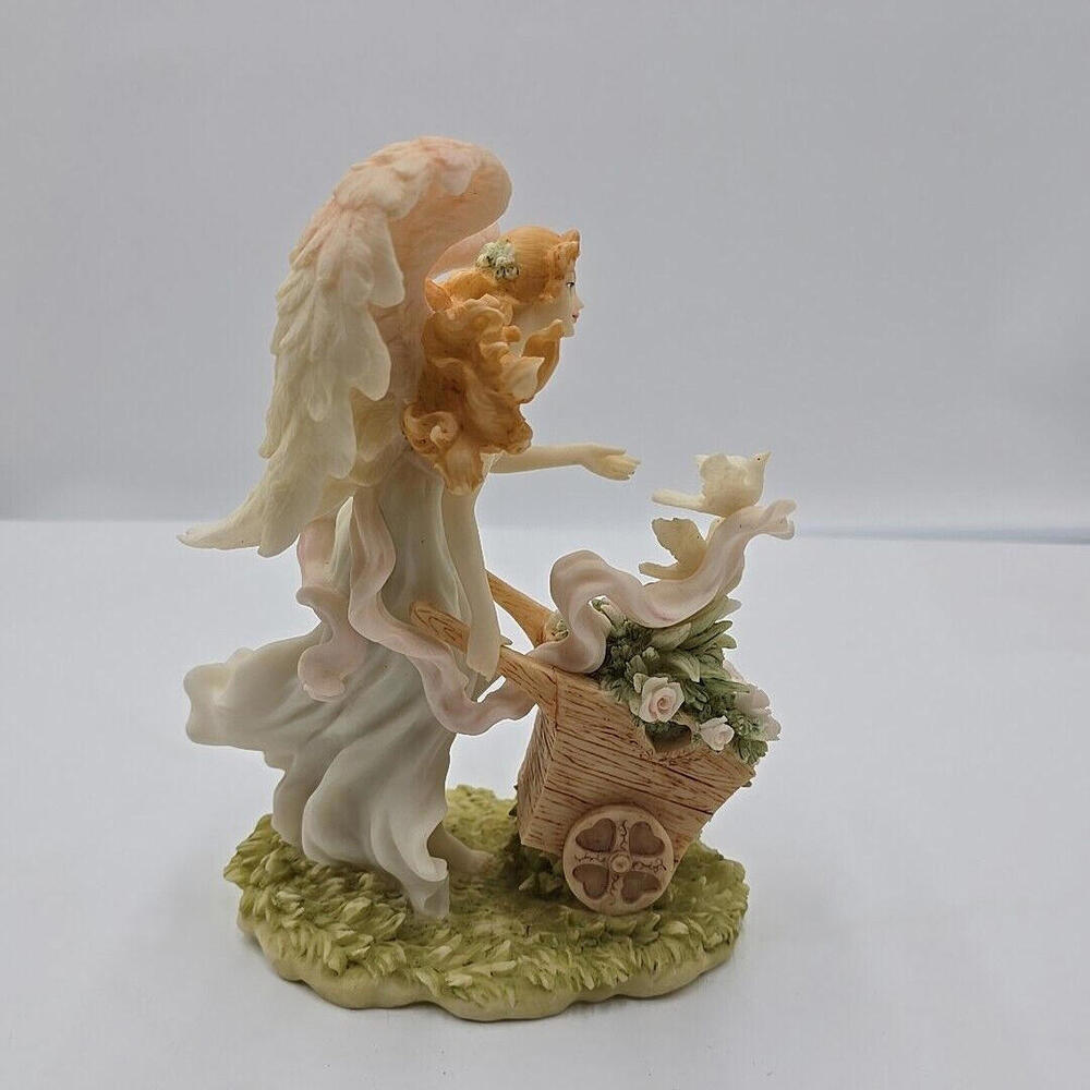 Seraphim Classics Angel "Danielle" "Messenger of Love"‎ Figurine #81512